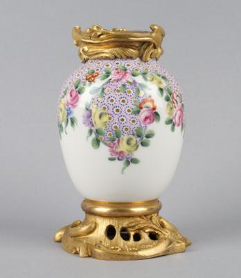 Kleine Vase mit Bronzemontierung, - Works of Art