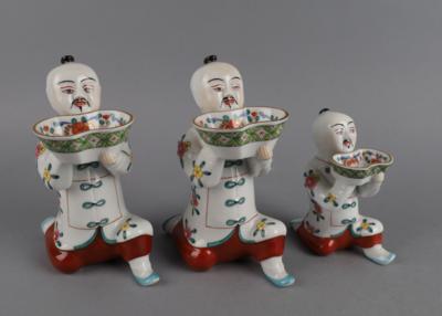 Paar kniende Chinesen mit Schale, 1 kniender Chinese, - Antiquitäten