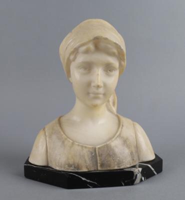 Büste eines Mädchens mit Kopfbedeckung, Anfang 20. Jh., - Antiquitäten