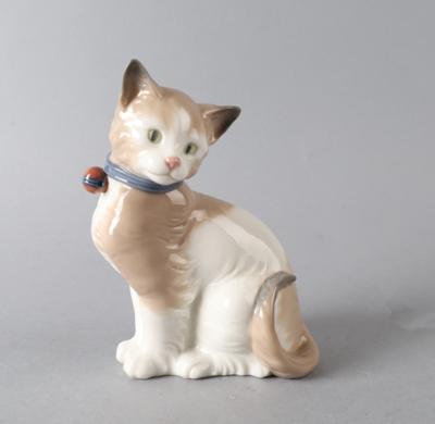 Sitzende Katze mit Glöckchen, - Antiquariato
