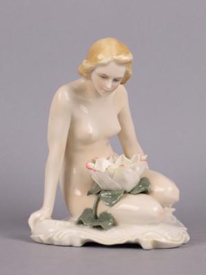 Weiblicher Akt mit Seerose, Porzellanfabrik Karl Ens, Volkstedt, Entwurf: um 1920 - Antiquitäten