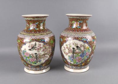 Paar Famille rose Vasen, - Works of Art