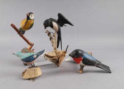 4 farbenfrohe Vögel auf Ast, 20. Jh., - Antiquitäten