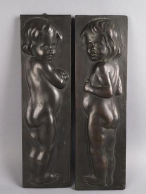 Paar Reliefs mit Kinderdarstellungen, Entwurf: um 1900/15 - Antiquitäten