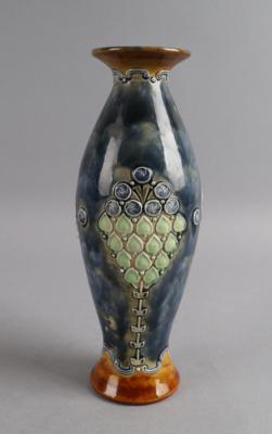Vase mit Blüten- und Herzblattdekor, Royal Doulton, England, um 1920/30 - Antiquariato