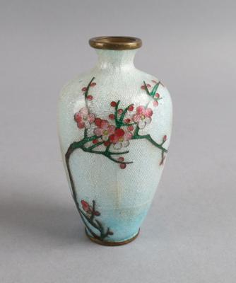 Kleine Cloisonné Vase, - Works of Art