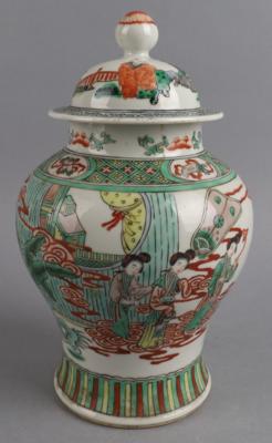 Famille vert Deckelvase, China, 19. Jh., - Antiquitäten