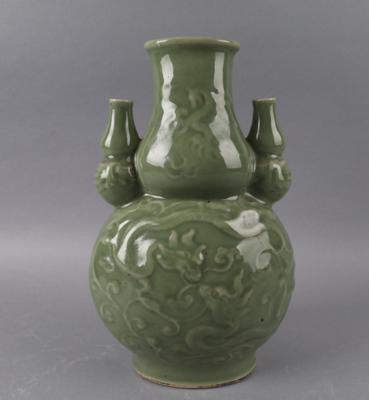Seladon glasierte Vase, China, 2. Hälfte 20. Jh., - Antiquitäten