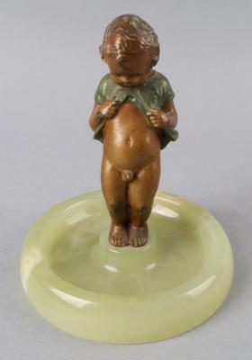 Knabe aus Bronze auf Onyxschale, um 1900/15 - Antiquariato