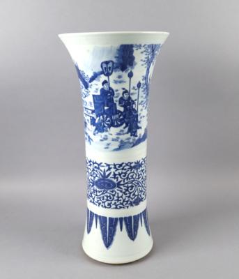 Blau-weiße Vase, gu Form, China, 20. Jh., - Antiquitäten
