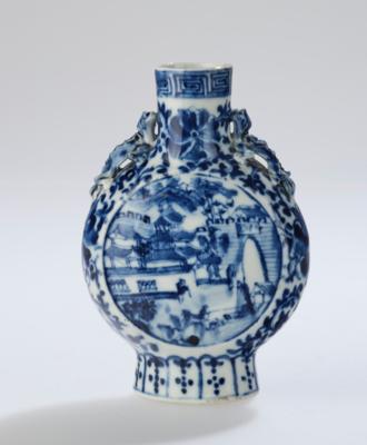 Kleine blau-weiße Mondflasche, China, späte Qing Dynastie, - Works of Art