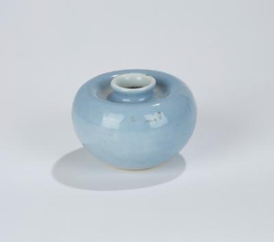 Kleine Claire-de-lune glasierte Vase, China, unterglasublaue Sechszeichenmarke Kangxi, 19. Jh., - Antiquitäten