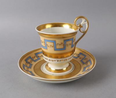 Tasse mit Untertasse, Kaiserliche Porzellanmanufaktur, - Antiquitäten