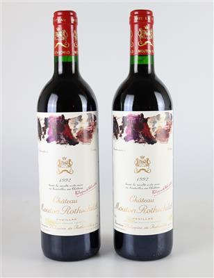 1992 Château Mouton Rothschild, Bordeaux, 91 CellarTracker-Punkte, 2 Flaschen - Die große Oster-Weinauktion powered by Falstaff