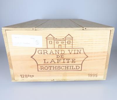1995 Château Lafite-Rothschild, Bordeaux, 95 Parker-Punkte, 12 Flaschen, in OHK - Die große Herbst-Weinauktion powered by Falstaff