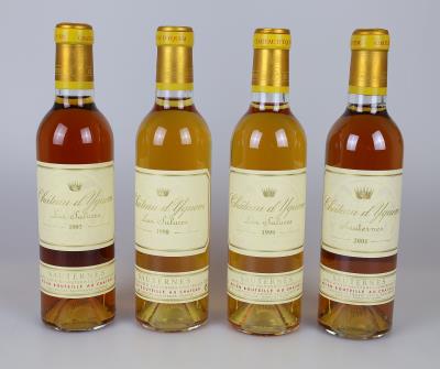 1997, 1998, 1999, 2001 (2001 hat 100 Parker-Punkte) Château d'Yquem, Bordeaux, 4 Flaschen halbe Bouteille - Die große Herbst-Weinauktion powered by Falstaff