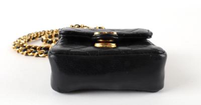 CHANEL Micro Mini Flap Bag, - Handtaschen & Accessoires 15.12.2022