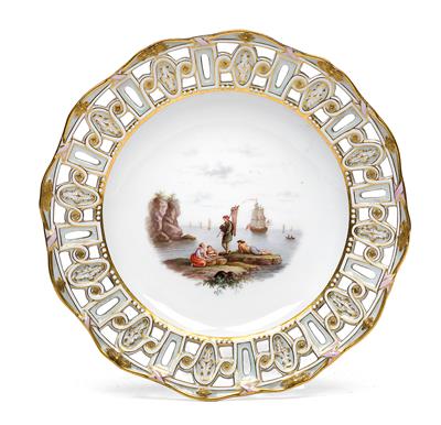 Plate with ship, - Glass and porcelain