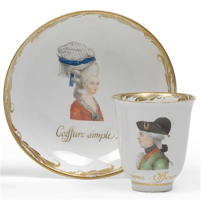 A "coeffure simple" cup with "semi-officier" saucer, - Sklo, Porcelán