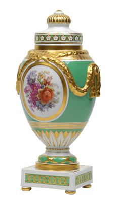 A lidded vase, - Sklo, Porcelán