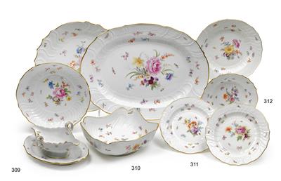 Six Neubrandenstein dessert plates, - Vetri e porcellane