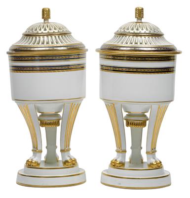 A pair of Brule perfume epergnes with insert bowls and lids, - Sklo, Porcelán