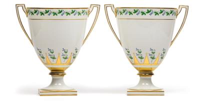 A pair of epergnes, - Glass and porcelain