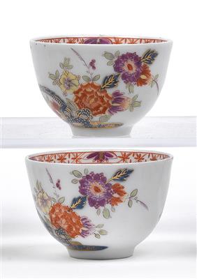 A pair of small Turkish cups, - Vetri e porcellane