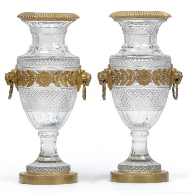 A pair of vases with gilt bronze mounts, - Sklo, Porcelán