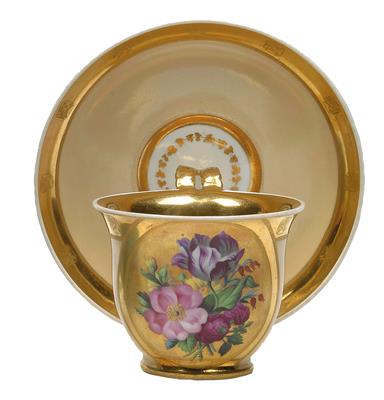 A cup decorated with a bouquet of flowers, with saucer, - Sklo, Porcelán