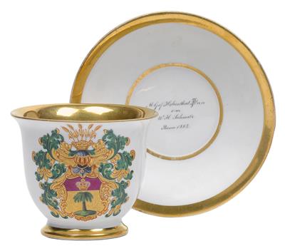A cup bearing the coat-of-arms of the von Reichel Family, - Vetri e porcellane