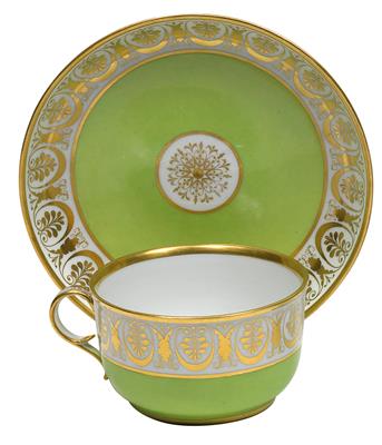 A teacup and saucer, - Sklo, Porcelán