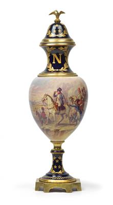 A lidded vase decorated with the Napoleonic War Battle of Wagram 1809, with gilt bronze mount, - Glass and porcelain