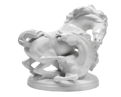 A figure of fighting horses, - Sklo, Porcelán