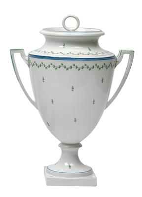 A neoclassical epergne with lid, - Sklo, Porcelán