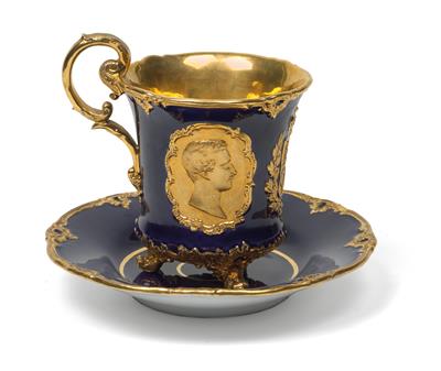 Queen Victoria & Prince Albert – A portrait cup and saucer on the occasion of the 1840 wedding, - Glass and porcelain