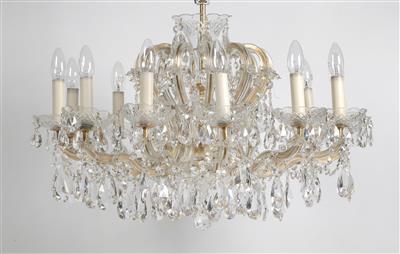 A crown-type chandelier - Sklo, Porcelán
