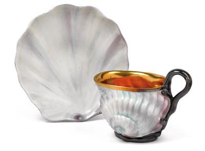 A shellwork cup with shellwork saucer, - Sklo, Porcelán
