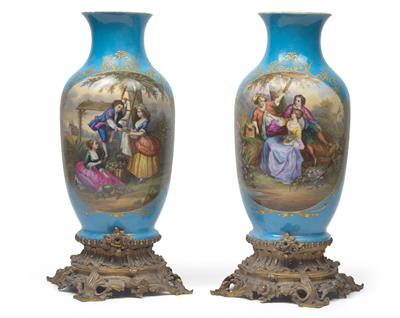 A pair of porcelain vases with gilt bronze mounts, - Sklo, Porcelán