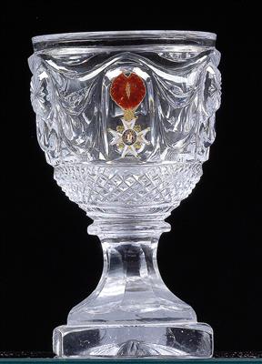 Pokal mit Ordens-Band, - Glas und Porzellan