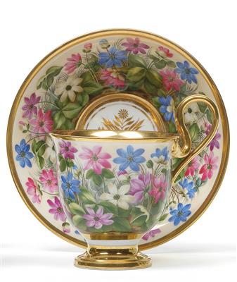 Tasse und Untertasse mit "fleur én terasse", - Glas und Porzellan