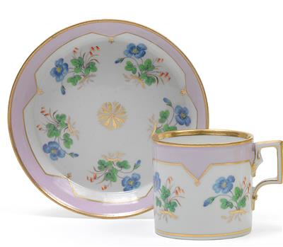 A floral cup and saucer, - Sklo, Porcelán