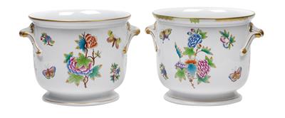 A pair of cachepots, - Vetri e porcellane