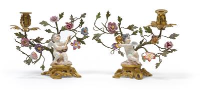 A pair of candleholders with musical amorettes, - Sklo, Porcelán