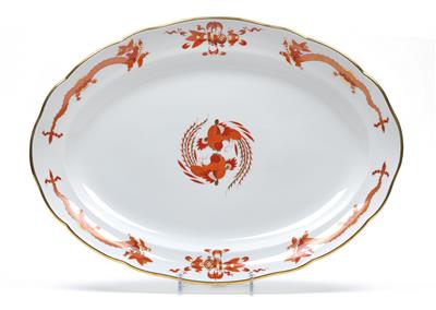 A platter with " Red Court Dragon", - Sklo, Porcelán