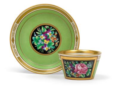 A teacup with saucer, - Vetri e porcellane