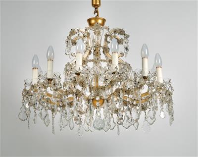 A glass chandelier in crown shape and 5 fixtures, - Sklo, Porcelán