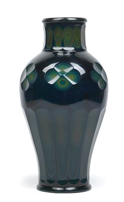 A lithyalin vase, - Glass and porcelain