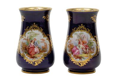 Paar Vasen, - Glas und Porzellan
