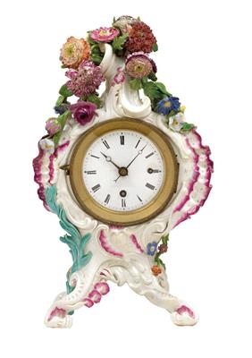 A porcelain clock case with flowering vines and clock movement, - Vetri e porcellane